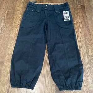 Black balloon cotton cropped/capri pants with pockets. Size xs